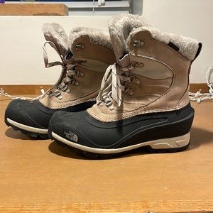 Women’s North Face Boots Size 7.5